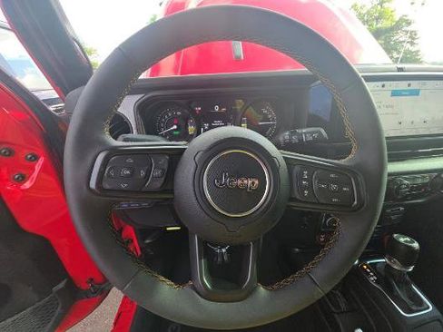 Used 2024 Jeep Wrangler Unlimited AWD/4WD image 8