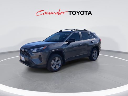 Certified 2025 Toyota RAV4 LE AWD/4WD image 4