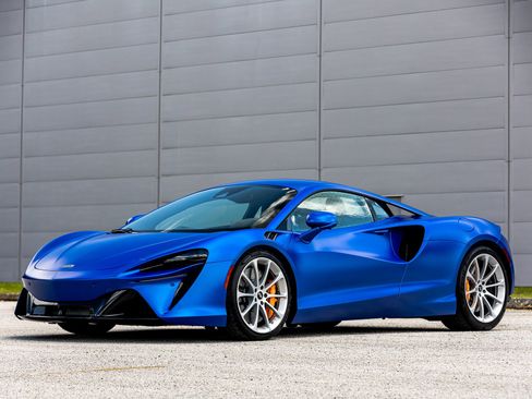 Used 2023 McLaren Artura PERFORMANCE image 17