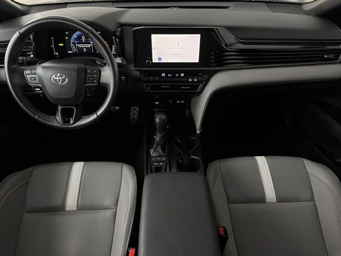 Used 2025 Toyota Camry SE FWD image 12