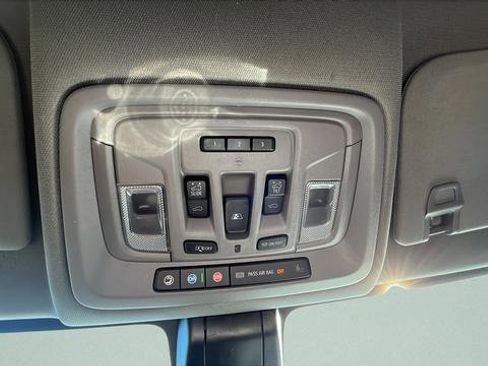 Used 2023 GMC Sierra 3500 Denali w/ Denali Black Diamond Edition image 18