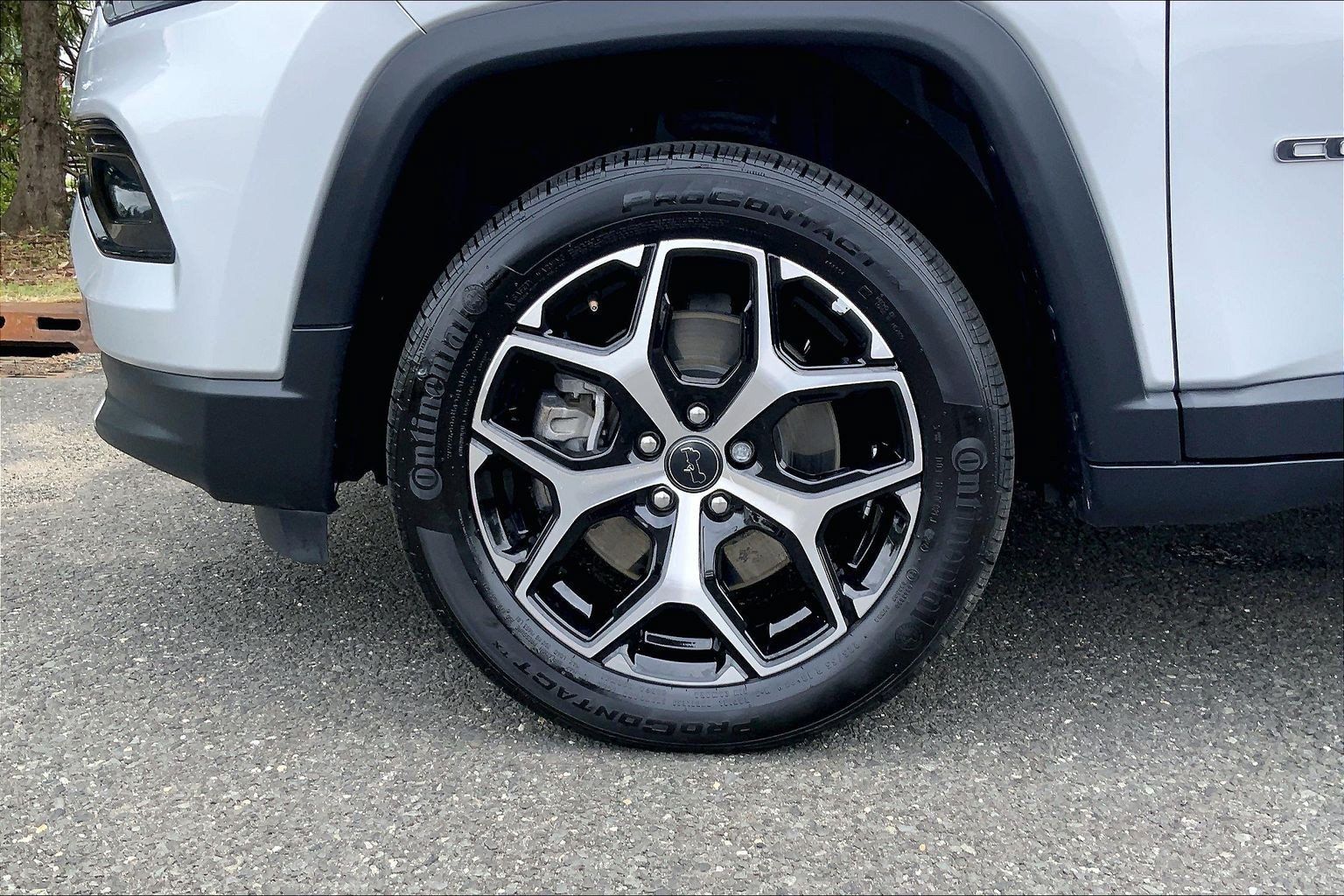 Used 2025 Jeep Compass Limited w/ Sun & Sound Group AWD/4WD image 9