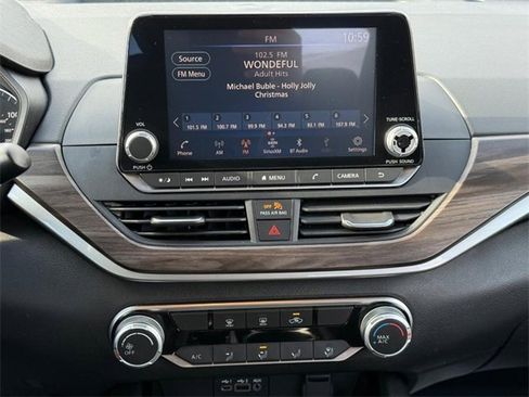 Used 2024 Nissan Altima 2.5 SV image 13