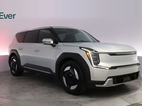 Used 2026 Kia EV9 Light RWD image 13