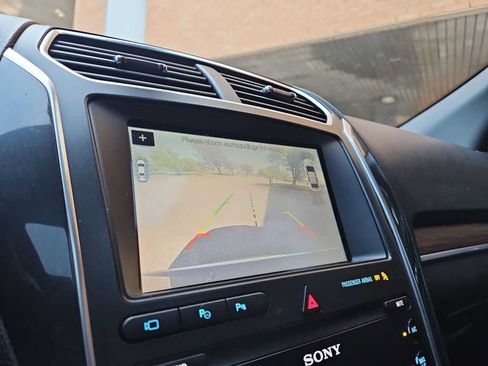 Used 2019 Ford Explorer Limited w/ Ford Safe & Smart Package FWD image 32