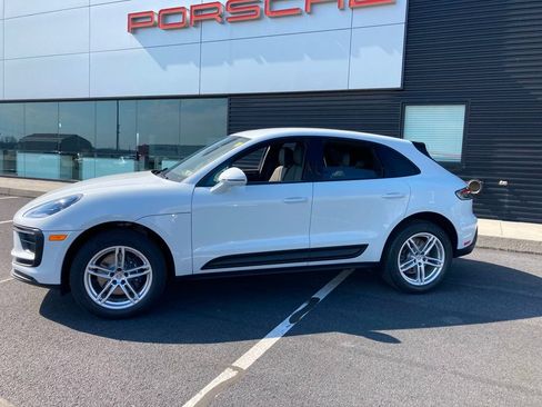 Used 2025 Porsche Macan AWD/4WD image 2