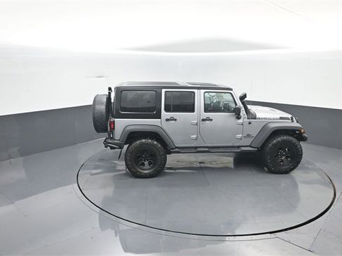 Used 2017 Jeep Wrangler Unlimited Rubicon w/ Connectivity Group image 25