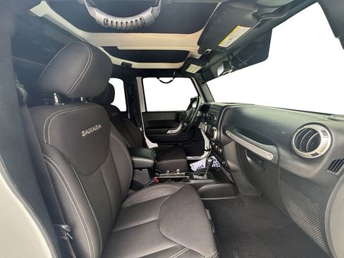 Used 2018 Jeep Wrangler Unlimited Sahara w/ Connectivity Group image 15