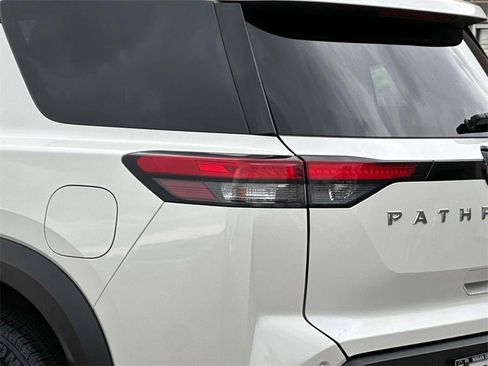 Certified 2024 Nissan Pathfinder SV image 9
