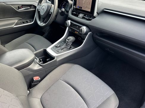 Used 2025 Toyota RAV4 XLE image 19