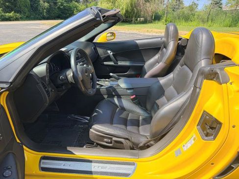 Used 2010 Chevrolet Corvette Grand Sport RWD image 17