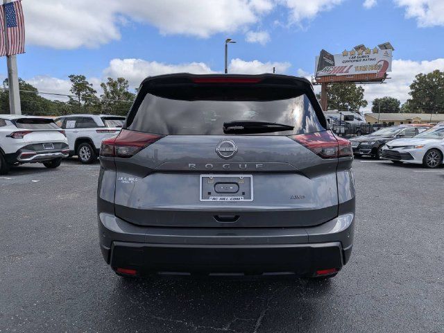 Used 2025 Nissan Rogue SV AWD/4WD image 4