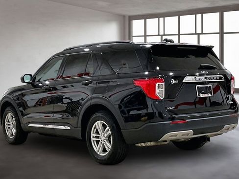 Used 2022 Ford Explorer XLT w/ Equipment Group 202A AWD/4WD image 12