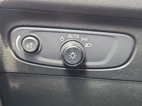 Used 2022 Buick Envision Avenir w/ Technology Package II FWD image 18
