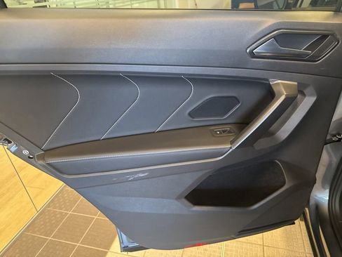 Used 2023 Volkswagen Tiguan SE R-Line image 19