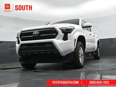 Used 2024 Toyota Tacoma SR5 AWD/4WD image 37