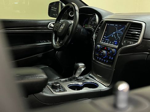 Used 2018 Jeep Grand Cherokee Overland image 20