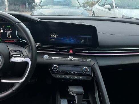 Used 2025 Hyundai Elantra Limited image 15