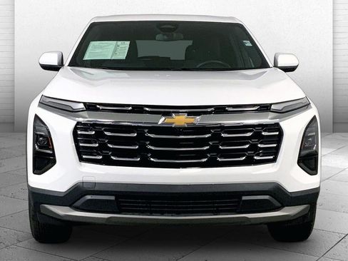Used 2026 Chevrolet Equinox LT FWD image 2