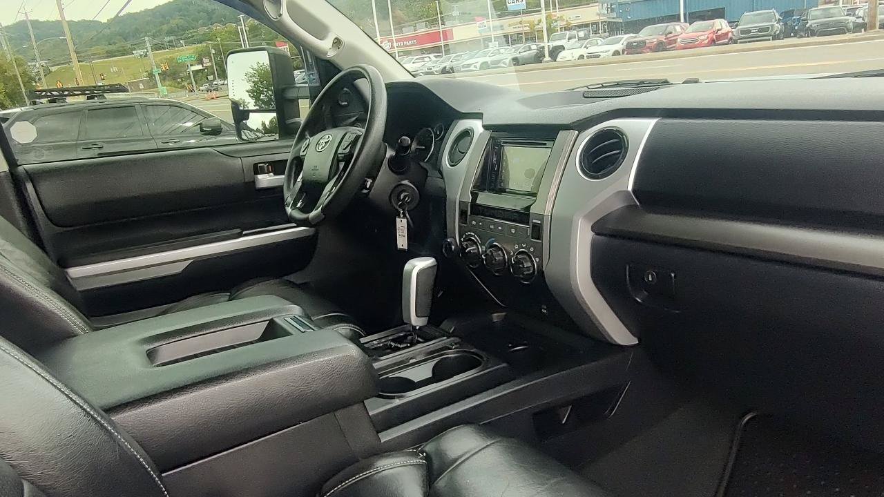 Used 2016 Toyota Tundra SR5 w/ SR5 Upgrade Package AWD/4WD image 25