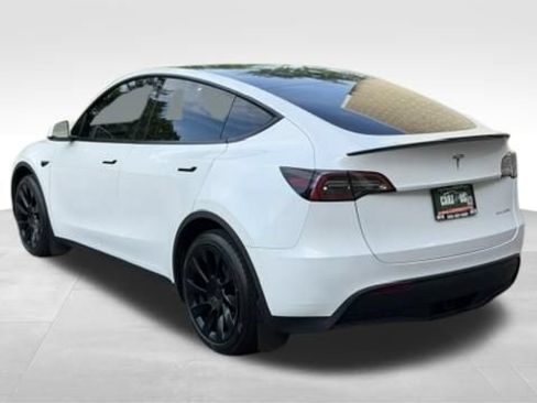 Used 2024 Tesla Model Y Long Range AWD/4WD image 9