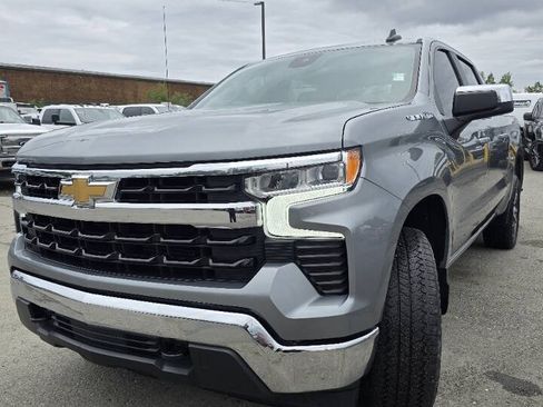 Used 2023 Chevrolet Silverado 1500 LT AWD/4WD image 2