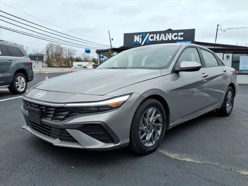 Used 2024 Hyundai Elantra SEL image 7