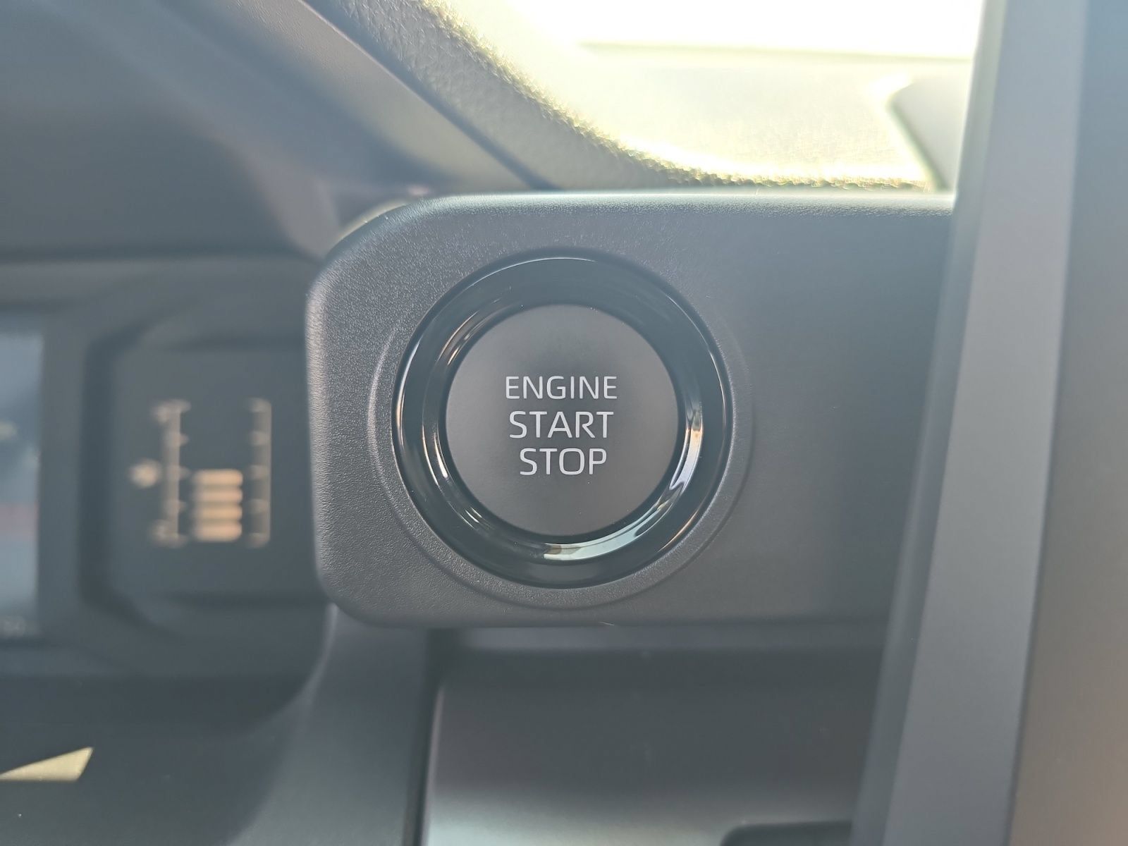Certified 2026 Toyota Tacoma SR5 AWD/4WD image 19