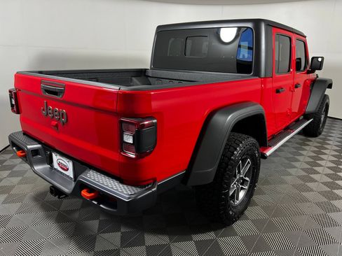 Used 2025 Jeep Gladiator Mojave w/ Convenience Group AWD/4WD image 5