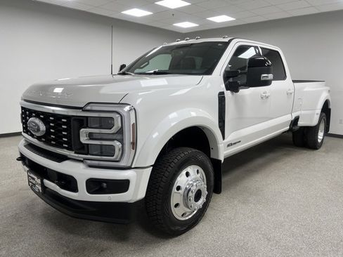 Used 2025 Ford F450 Platinum w/ FX4 Off-Road Package image 4