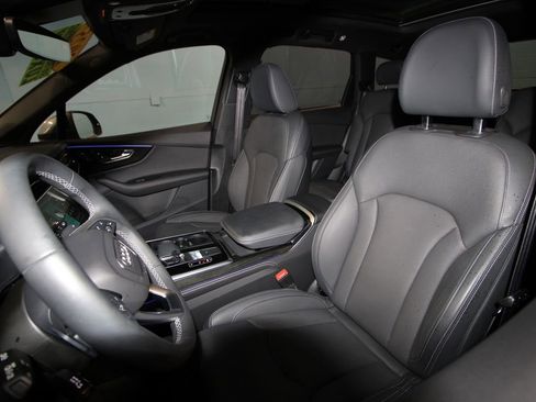 Used 2025 Audi Q7 3.0T Prestige w/ Prestige Package image 4