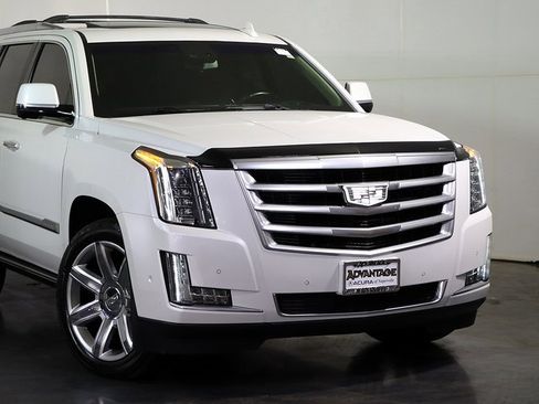 Used 2019 Cadillac Escalade Premium Luxury image 6
