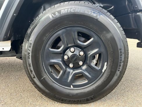 Used 2023 Jeep Wrangler Sport image 29