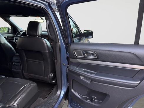 Used 2019 Ford Explorer XLT w/ Equipment Group 202A AWD/4WD image 18
