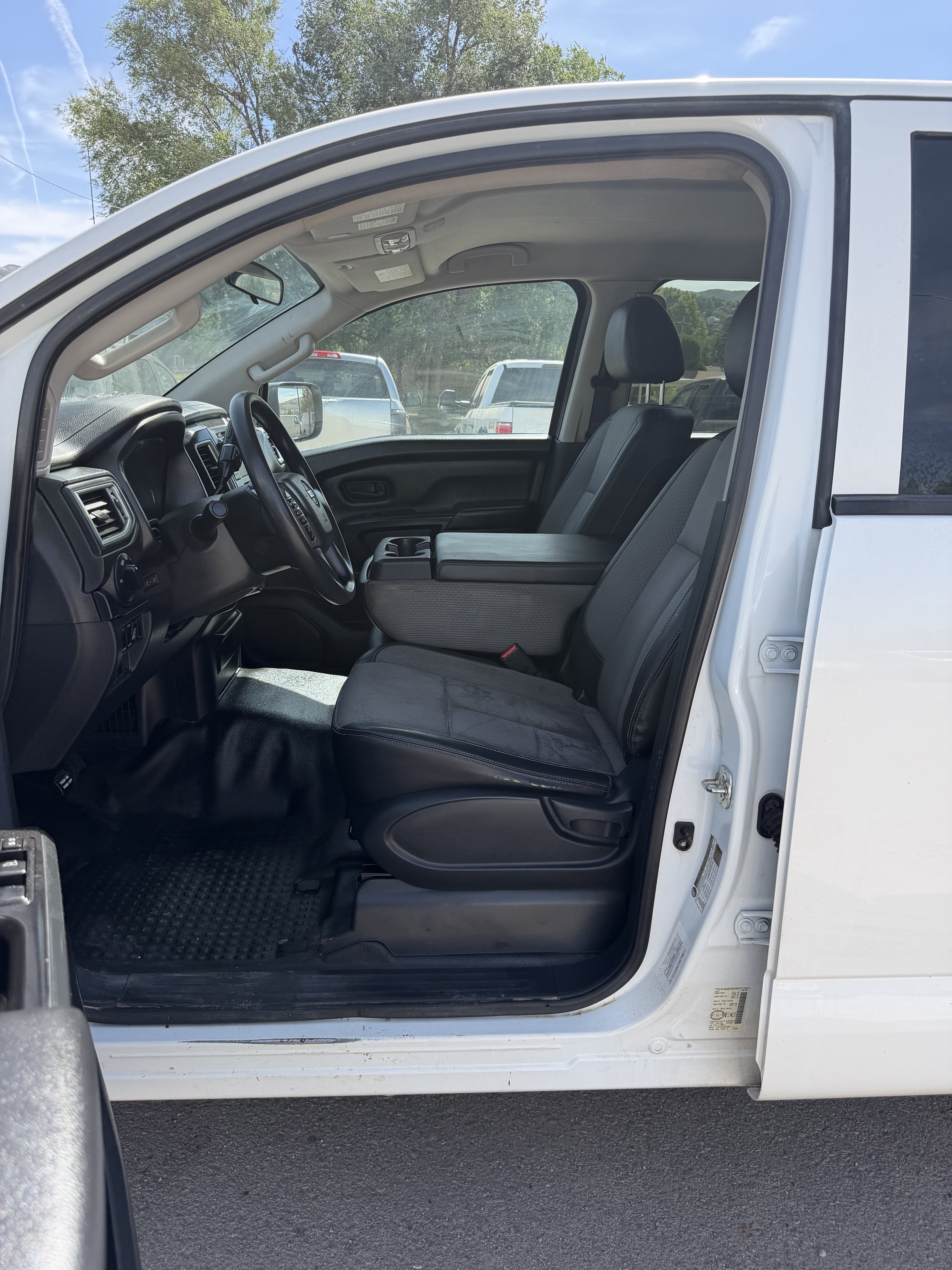Used 2019 Nissan Titan S AWD/4WD image 17