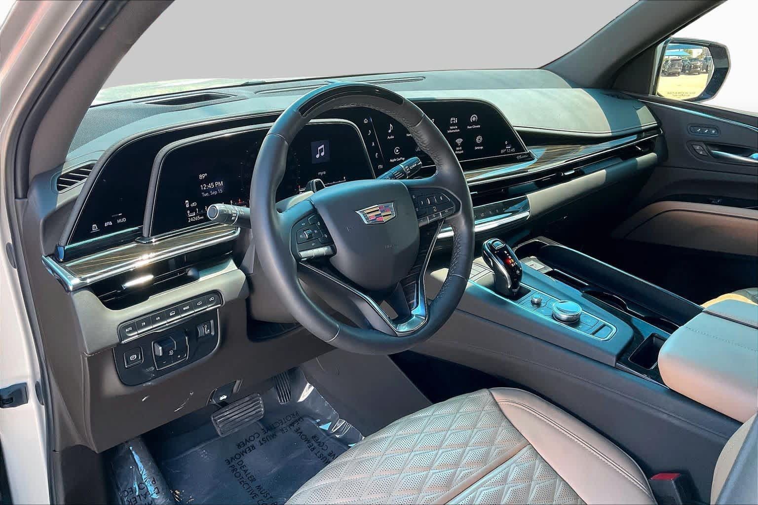 Used 2024 Cadillac Escalade Premium Luxury w/ Performance Package AWD/4WD image 34