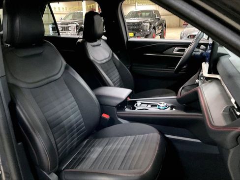 Certified 2025 Ford Explorer ST-Line w/ Premium Package image 7