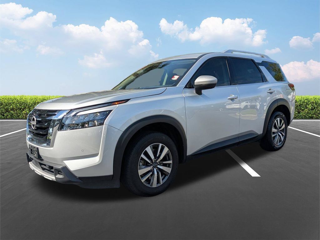 Used 2025 Nissan Pathfinder SL FWD image 10