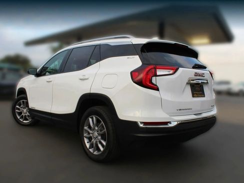 Used 2024 GMC Terrain SLT image 3