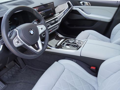 Used 2024 BMW X7 xDrive40i AWD/4WD image 9
