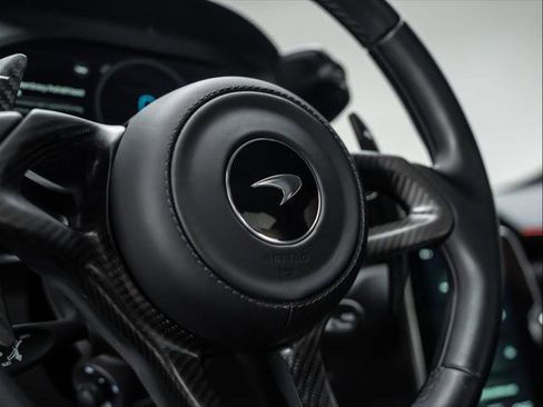 Used 2023 McLaren Artura image 32