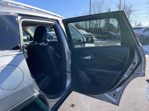 Used 2016 Jeep Cherokee Limited image 14
