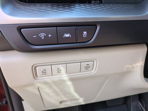 Used 2023 Kia Carnival LX FWD image 16