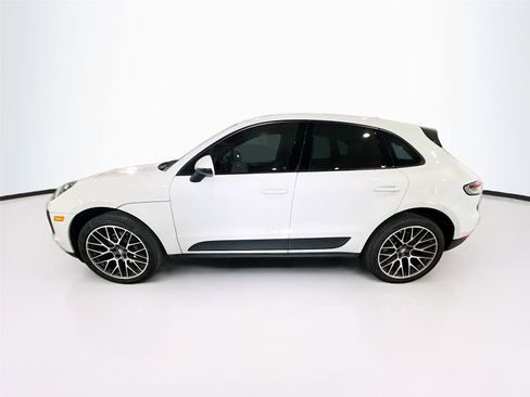 Used 2020 Porsche Macan AWD/4WD image 2