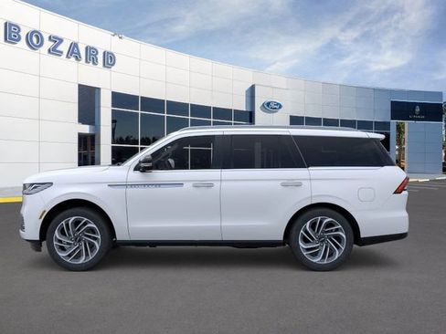 New 2025 Lincoln Navigator Reserve image 3