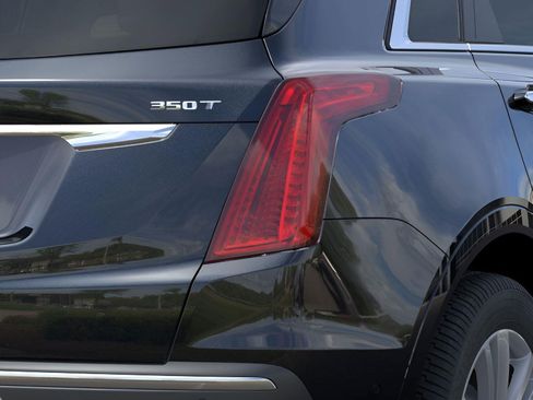 Used 2025 Cadillac XT5 Premium Luxury w/ Technology Package AWD/4WD image 11