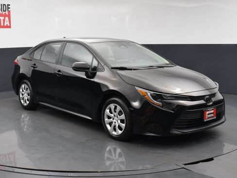 Used 2025 Toyota Corolla LE FWD image 6