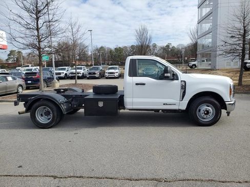 Used 2024 Ford F350 XLT image 2