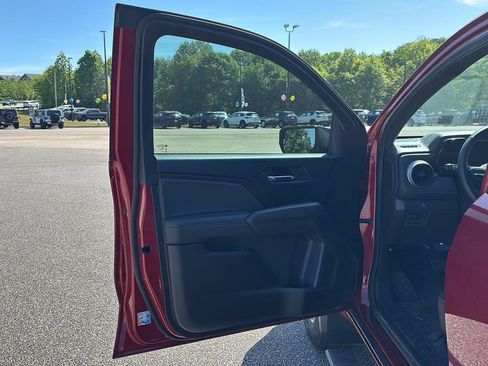 Used 2024 Chevrolet Colorado LT w/ LT Convenience Package image 8