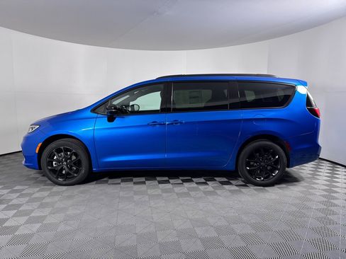 New 2026 Chrysler Pacifica Select w/ S Appearance Package image 12